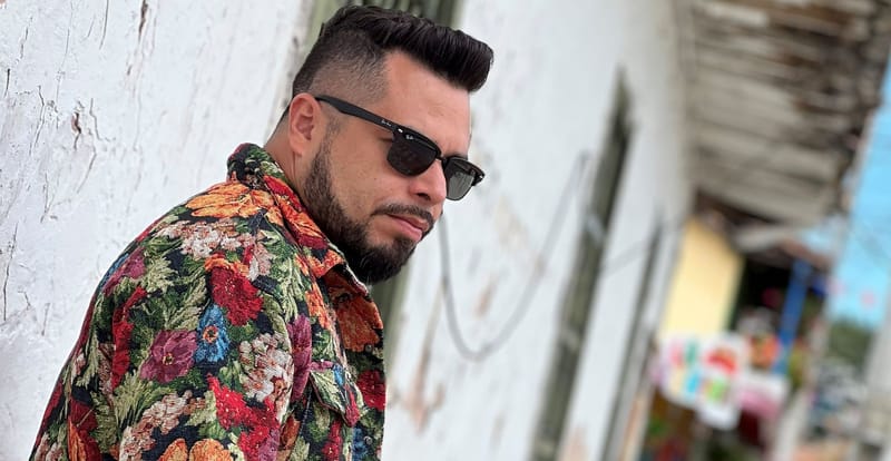 Julián López marca un hito digital y debuta en KICK como pionero del género popular