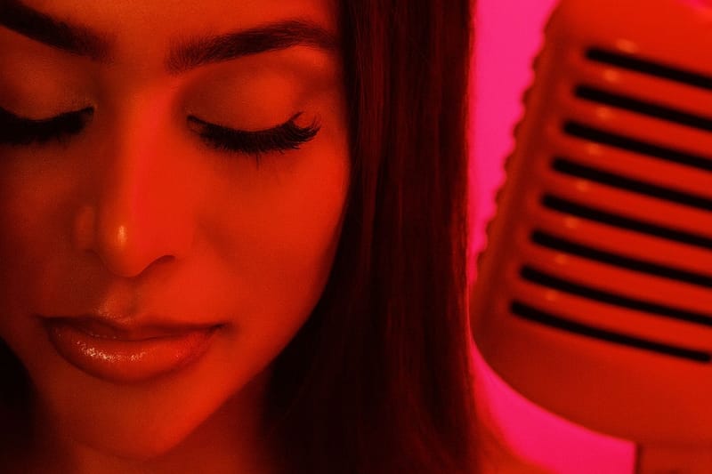 BellaTop impulsa su identidad global con “Herida con Alcohol”, una pieza intensa y profundamente