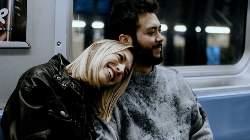 Mousix captura la magia del amor inesperado en “Moments”