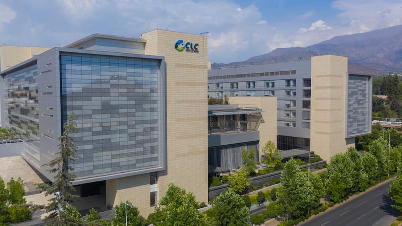 Clínica Las Condes y Universidad Andrés Bello sellan alianza estratégica que fortalece la formación, innovación y la gestión en salud