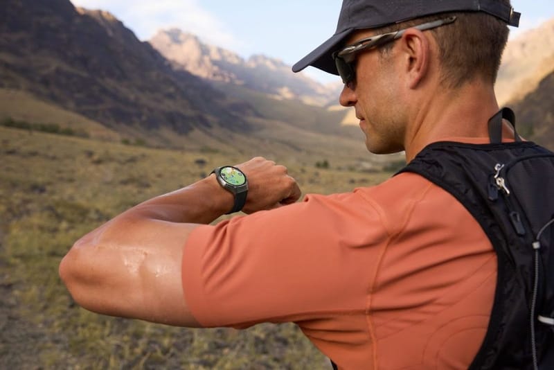 Natación, surf y caminatas: tres deportes de verano para disfrutar con tu smartwatch Huawei