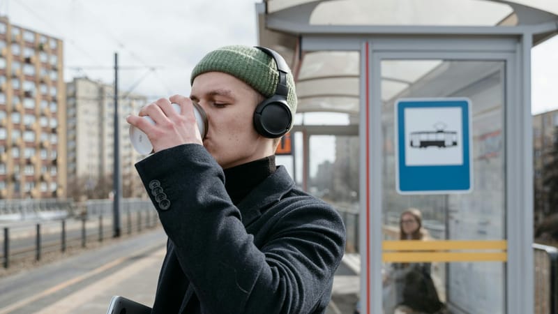 El costo de la quietud: la voz rota en la sociedad de la rutina