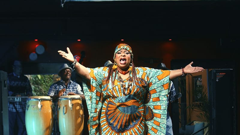 Leslie Rous conquista el top 3 radial en con su tributo a Celia Cruz