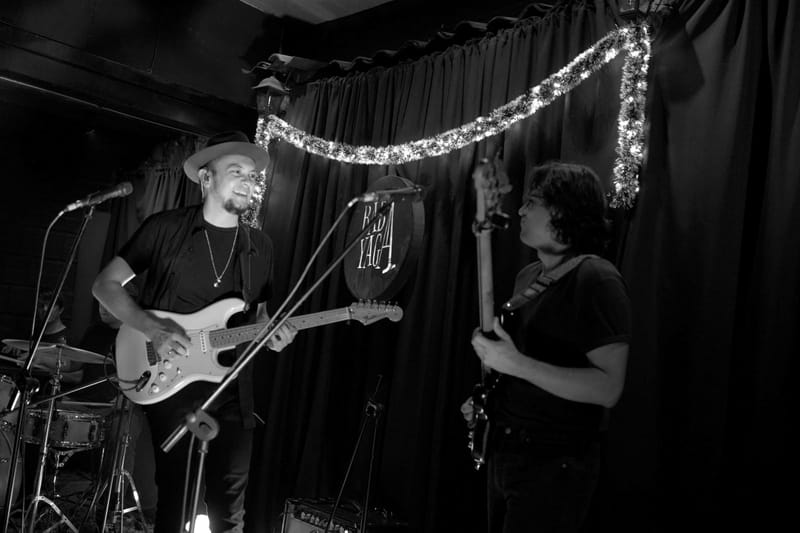 Ariel Tobo estrena su emotivo disco 'Jet Lag', un viaje orgánico, pero con alma moderna