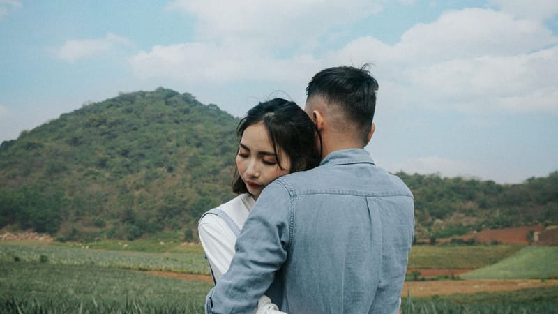 La gramática silenciosa del afecto: descifrando la belleza en el acto de cuidar