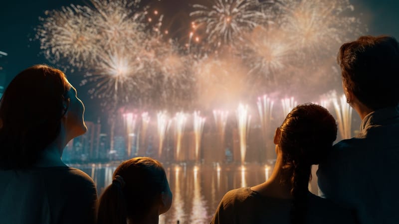 Fuegos artificiales y salud auditiva: cómo celebrar sin poner en riesgo tus oídos