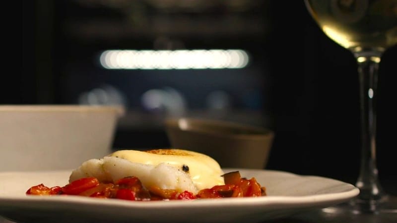 Sabores mediterráneos llegan a la mesa de la mano de una merluza al alioli