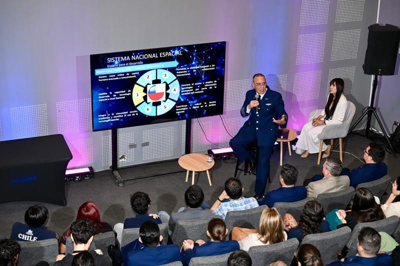 FACH expuso sobre capacidades espaciales en “Congreso Futuro 2026”