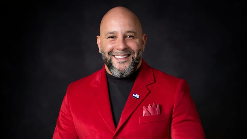 Edwin “El Calvito” Reyes inicia el 2026 con una explosiva Charanga Moderna: “Paloma Boba”