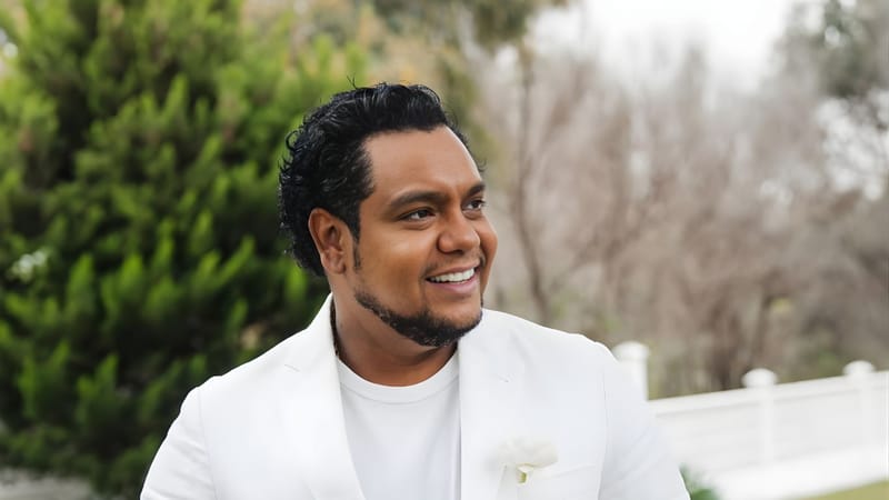 Tony Remol enciende la radio y el corazón con su nuevo éxito de salsa romántica: “Sin Censura”