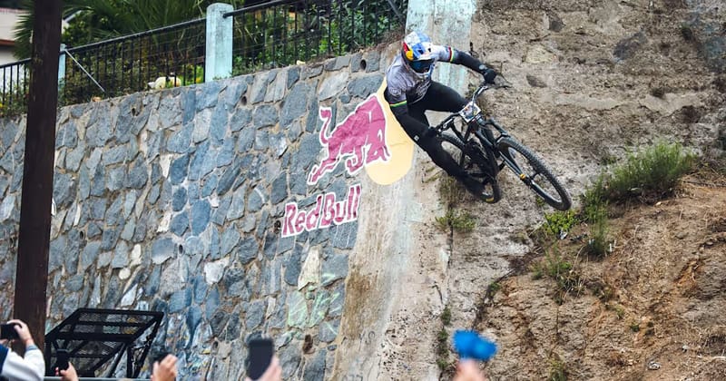 Las calles de Valparaíso desafían a los mejores riders del mundo en vivo por TNT Sports