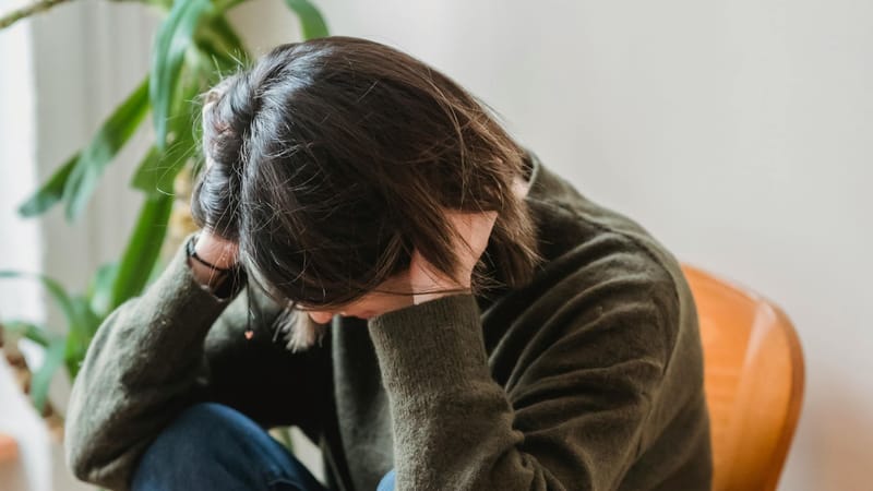 Dos o más empleos para llegar a fin de mes: la historia invisible del burnout