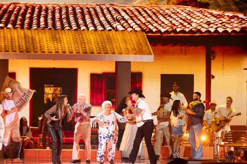 “Ganas con Canas” se roba el show en el escenario de Premio Lo Nuestro junto a Maluma y Kany García