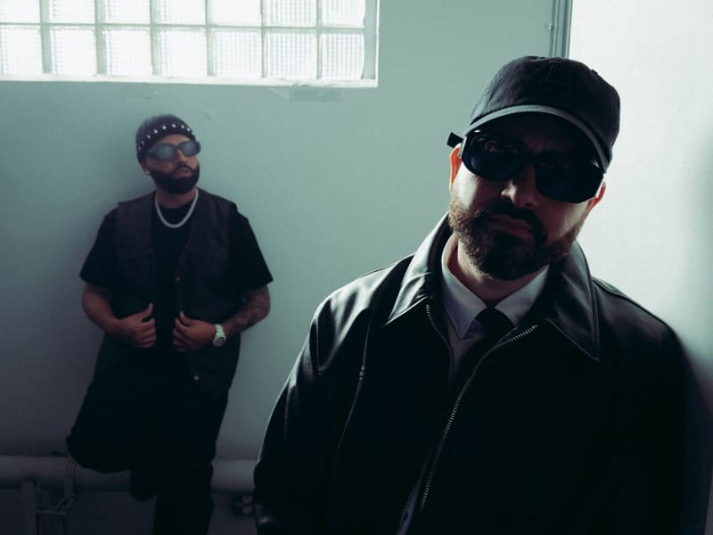 Los Hitmen, Arquitectos del Sonido Urbano, presentan "Dispuesta" junto a Jay Wheeler y Justin Quiles