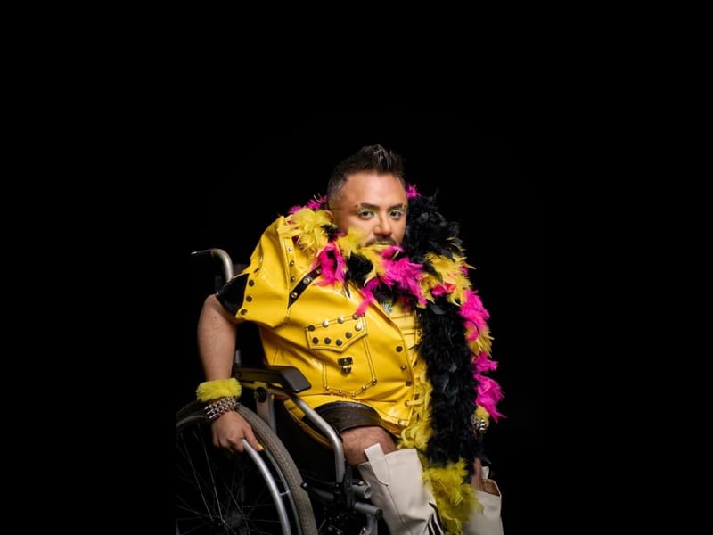 Guz Guevara lanza 'Furia Disca', una canción de rebeldía y resistencia en tono de cumbia rebajada