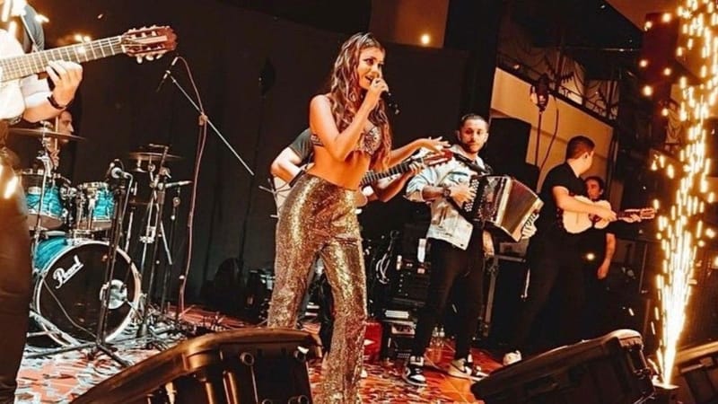 Dahia Salazar estrena “No Quiero Odiarte” grabado en live session en la Zona T de Bogotá