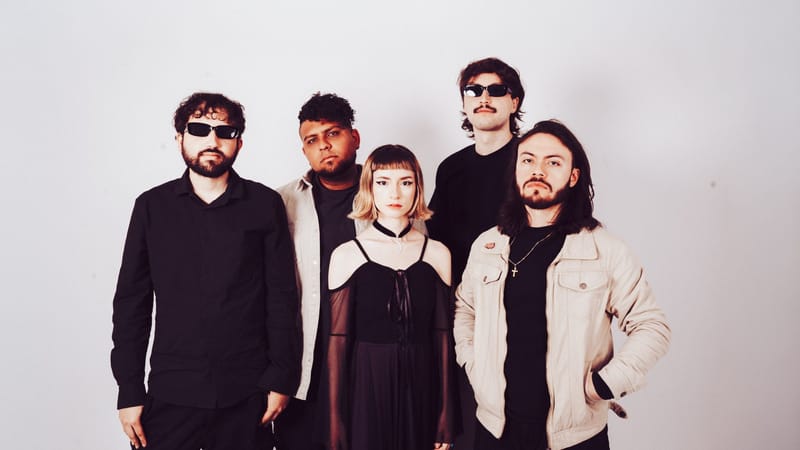 "Todo se derrumba" de Deglorian: Un álbum que encierra caos, melancolía y honestidad brutal