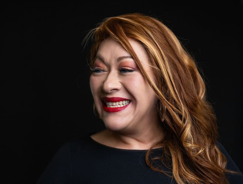 Filo8@ "La Charra Costeña" le canta al amor propio a ritmo de merengue y bachata en su nuevo sencillo "No Es Por Acá"