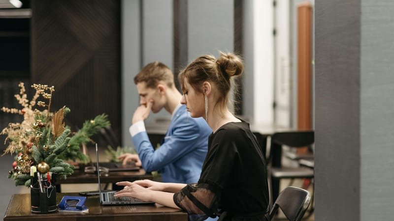 Solo el 13% de las empresas ya cumple con la meta de 42 horas para este 2026