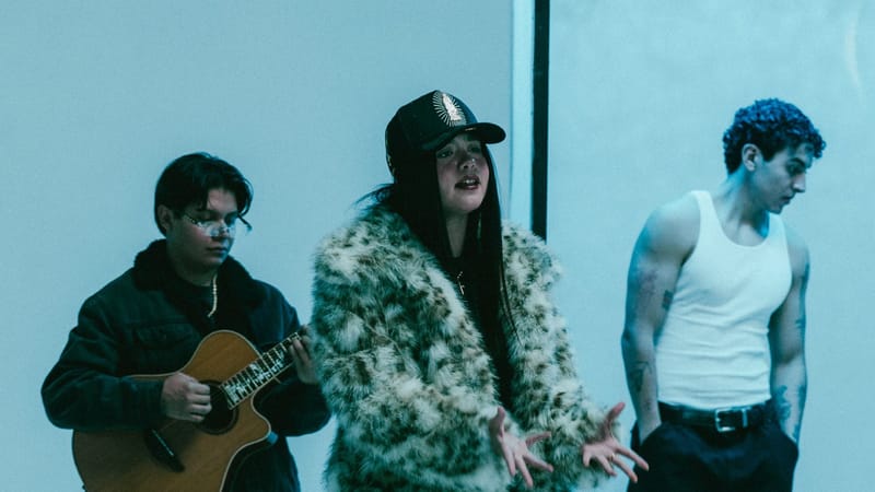 Lía Ham rompe el cristal con su nuevo lanzamiento "Mundo de cristal"