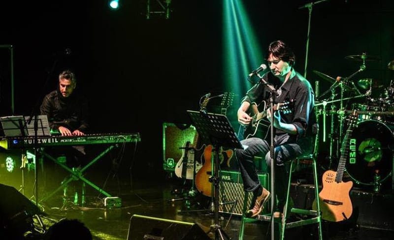 Compositor chileno Víctor Hugo Cantautor, gana concurso internacional “Canciones por la paz”