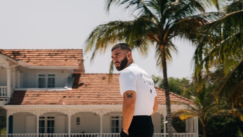 Manuel Turizo lanza su nuevo álbum “Apambichao” estrena el video oficial de “Te hacen falta dos”.