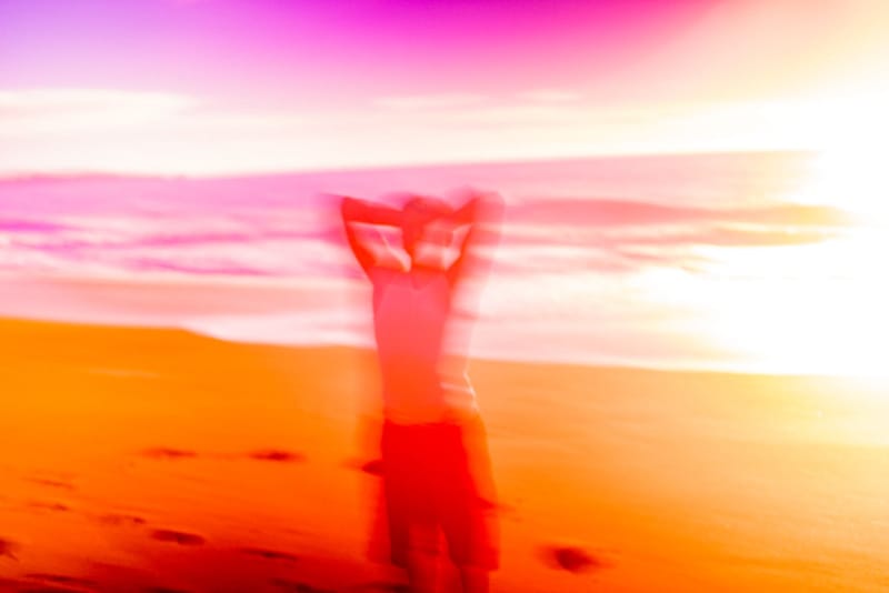 Deseo, pista de baile y nostalgia: Vice Arrué abre una nueva era pop con “Conocerte +”