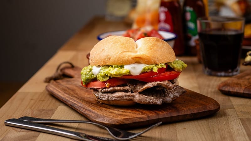 La empanada y el churrasco italiano lideran las preferencias de los chilenos en el “Día de la Cocina Chilena”