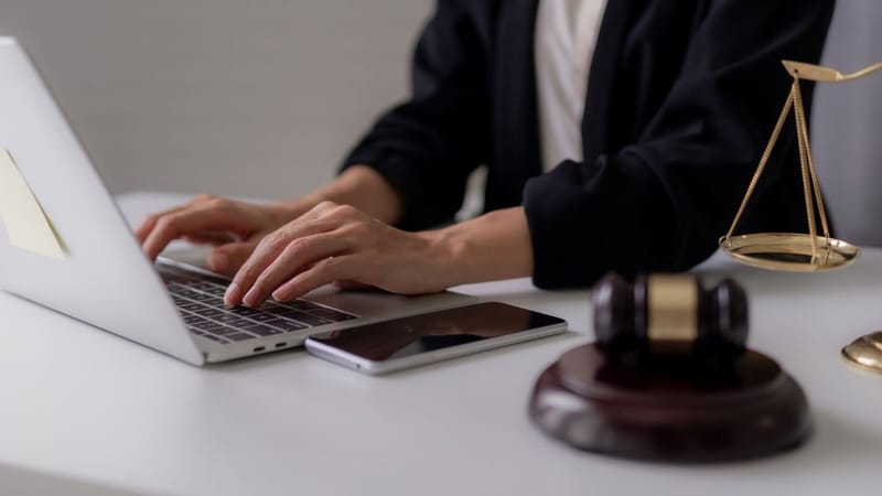 Cómo la tecnología legal está transformando el trabajo de las abogadas y ordenando la operación jurídica