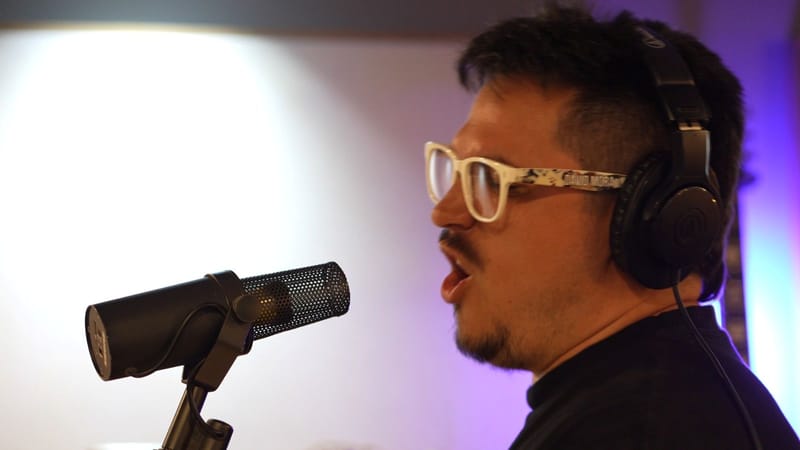 David Mora presenta 'Ese Rock and Roll', una canción de caos, irreverencia e identidad
