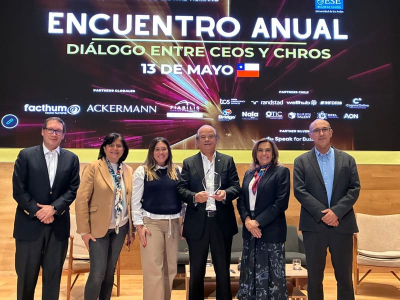Gerente general de Bci recibió premio por su  liderazgo en gestión de personas