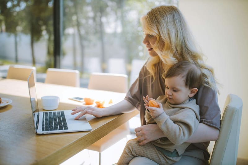 La maternidad no puede seguir siendo un costo empresarial femenino