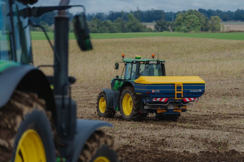 Fertilizadoras danesas destacan en prueba técnica ante agricultores del sur de Chile