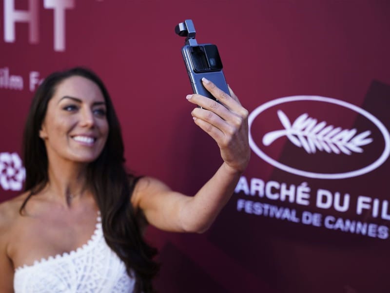 HONOR Robot Phone mostró las nuevas posibilidades de la imagen móvil en la Noche China del Festival de Cannes