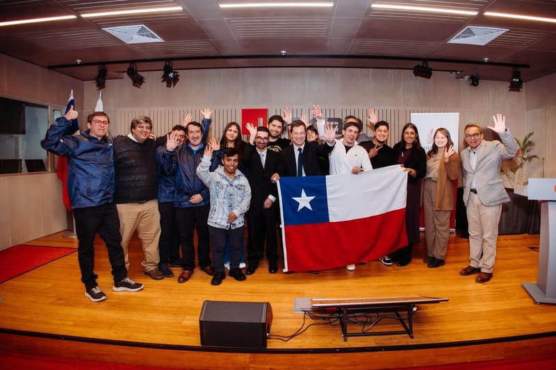 Autoridades despiden a estudiantes que representarán a Chile en la final mundial del Huawei ICT Competition