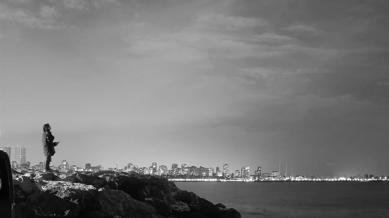 El compás y la estrella: una reflexión viva sobre la iluminación y la unidad