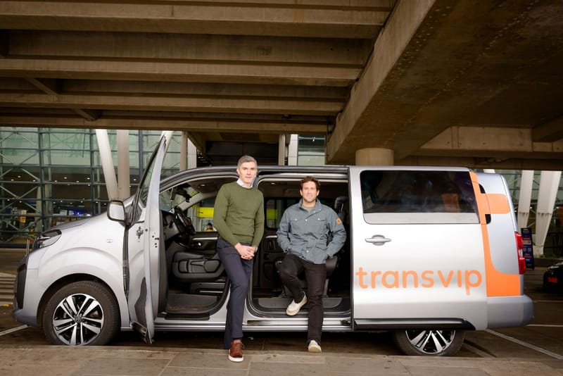 Uber y Transvip se unen para sumar una nueva alternativa de movilidad desde y hacia el aeropuerto de Santiago