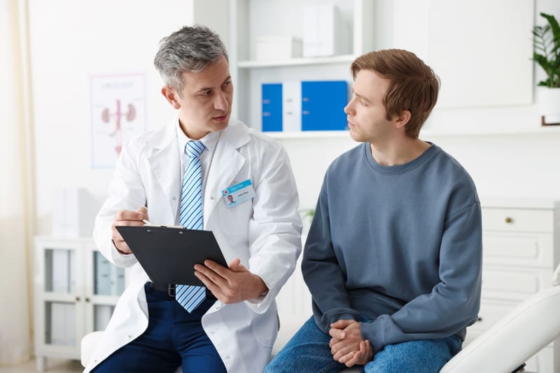 Estudio revela que casi un 6% de los hombres en edad laboral presentó alteraciones en controles preventivos de cáncer de próstata
