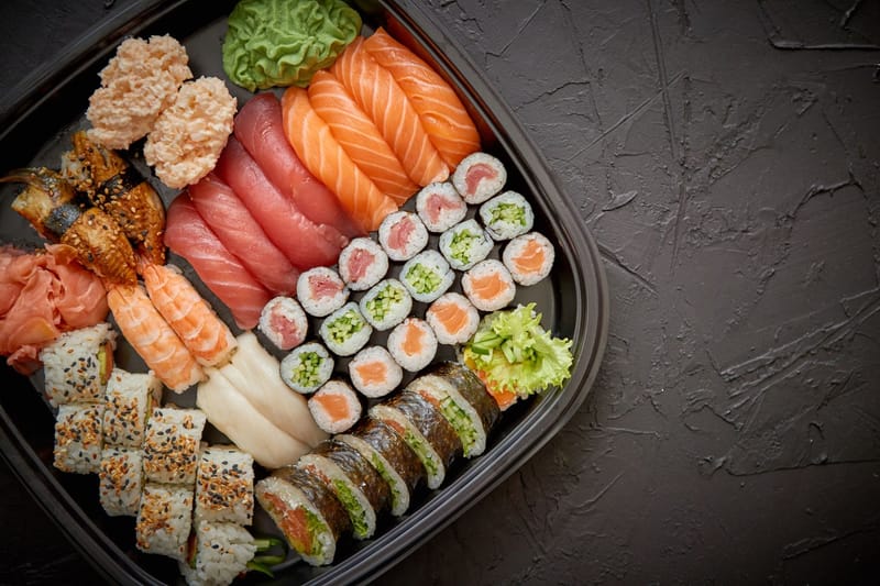 ¿Una fila de rolls de Santiago a Chillán? Chilenos pidieron más de 400 kilómetros de este plato por delivery en un año