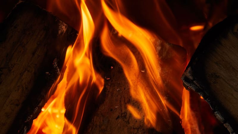 La danza del calor: ¿Cómo explicar el fuego a través de los sentidos?