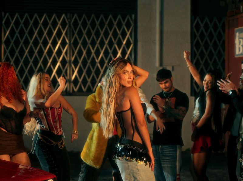 Lau Souffront presenta “Featuring”, un merengue de raíz urbana cargado de baile, actitud y seducción