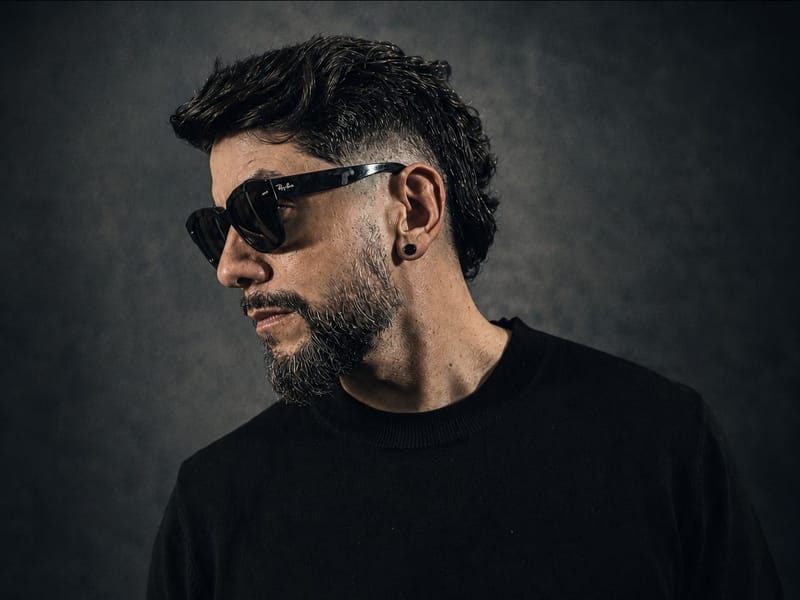 "Hiperventilado" de Bobby Zaga: un crudo retrato sobre el caos digital