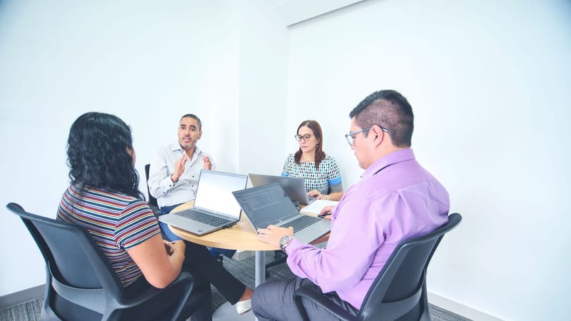 Solo 1 de cada 3 trabajadores latinoamericanos percibe una estrategia DEI real en su empresa y Chile registra la cifra más baja