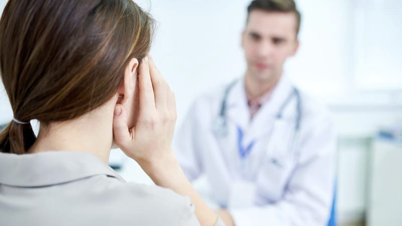 Alza de influenza en Chile: especialistas llaman a prevenir las complicaciones auditivas durante el invierno