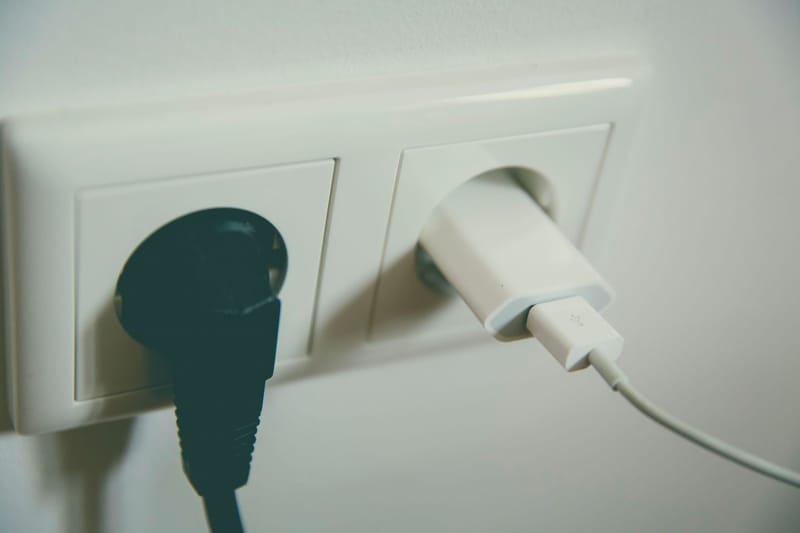 Alerta por temporales: La guía definitiva para que los cortes de luz no "quemen" tus electrodomésticos