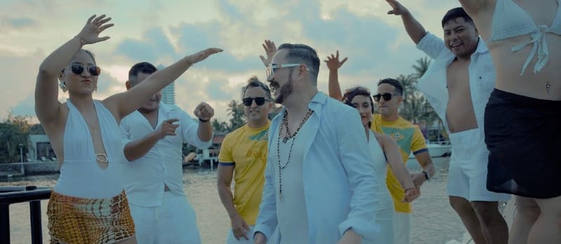 Juanhelo Caldelas conquista al público con "Buscándola" y supera las 120 mil reproducciones en YouTube
