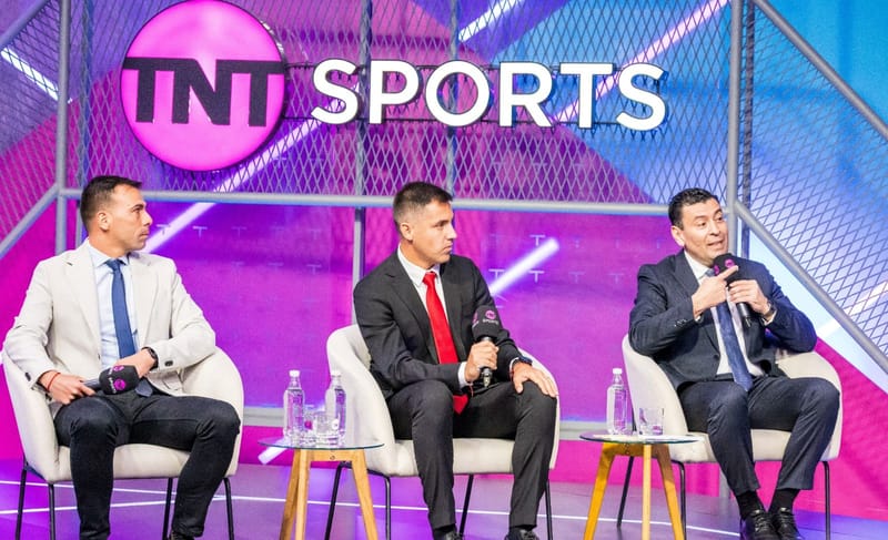 Árbitros mundialistas presentan en TNT Sports las nuevas reglas que se implementarán en el fútbol chileno
