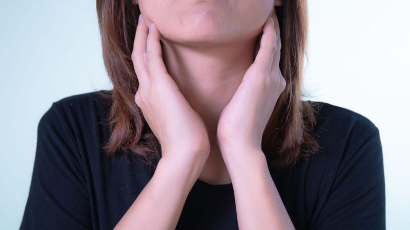 ¿Ronquera, una llaga que no sana o un bulto en el cuello? Las señales que podrían alertar sobre un cáncer de cabeza y cuello