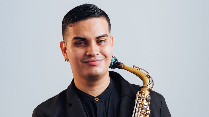 Sax Eyes apuesta por una nueva frecuencia musical con "Aura The Luxe"