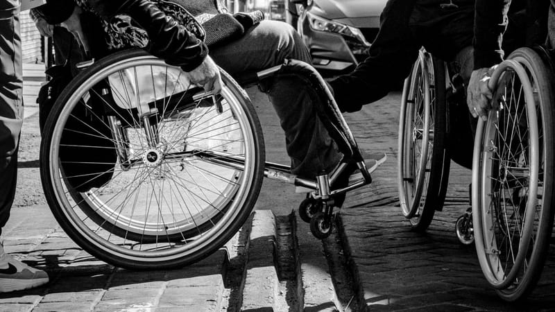 La arquitectura de la dignidad: ¿Cómo sentir un espacio inclusivo sin usar los ojos?